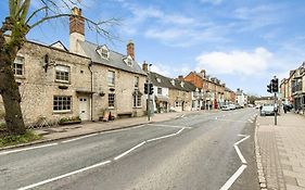 Oxfordshire Living - The Bowler Hat Cottage - Woodstock