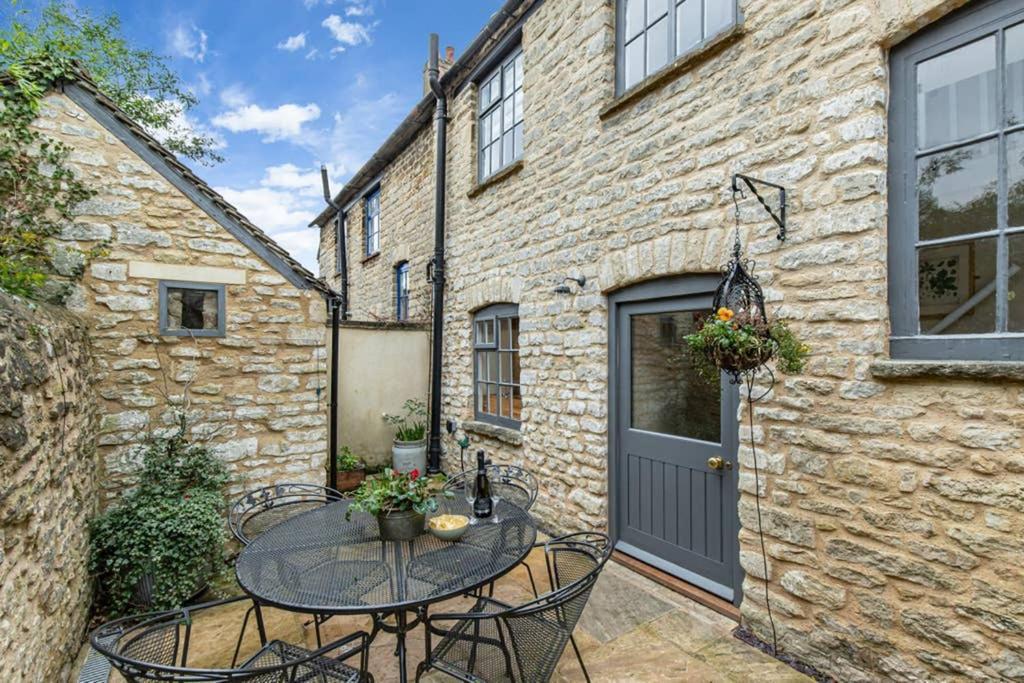 Oxfordshire Living - The Bowler Hat Cottage - Woodstock Exterior photo