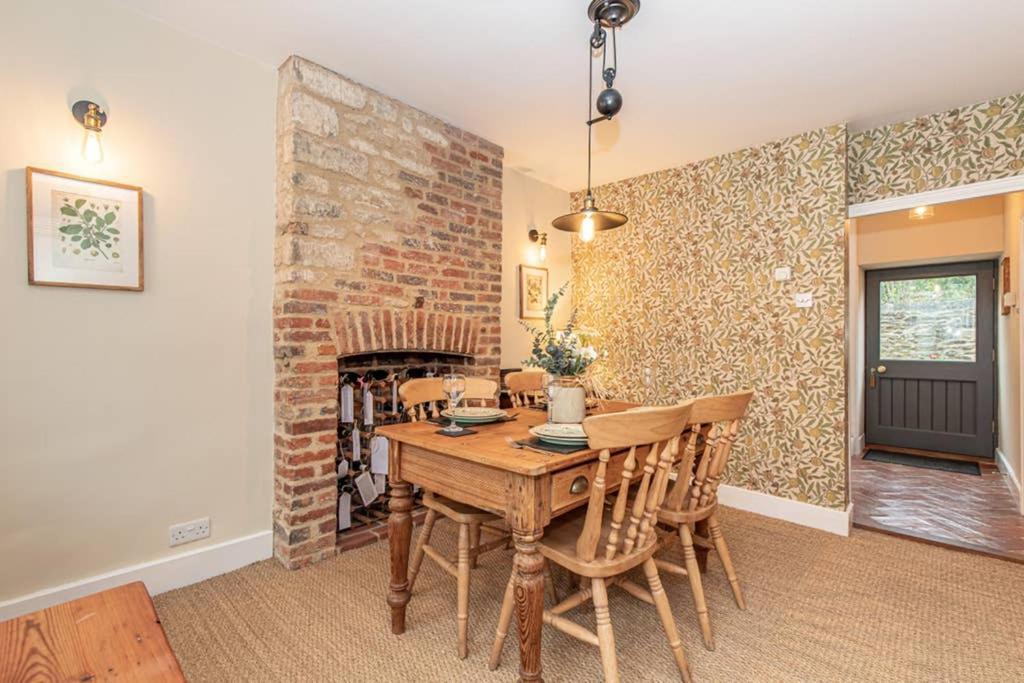 Oxfordshire Living - The Bowler Hat Cottage - Woodstock Exterior photo
