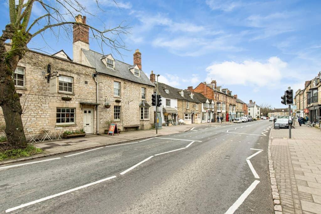 Oxfordshire Living - The Bowler Hat Cottage - Woodstock Exterior photo