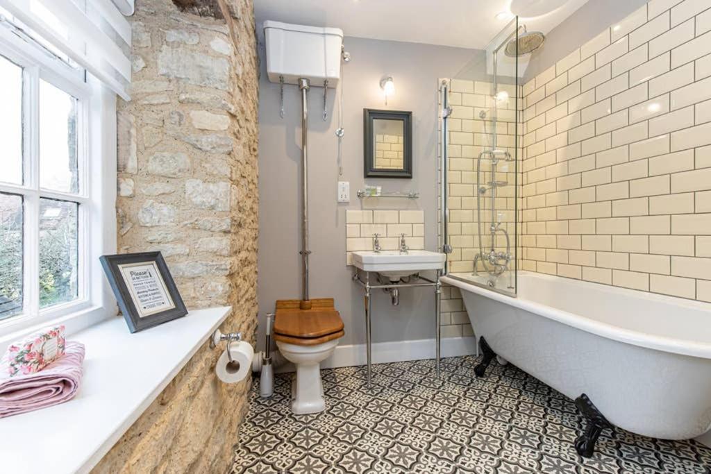 Oxfordshire Living - The Bowler Hat Cottage - Woodstock Exterior photo
