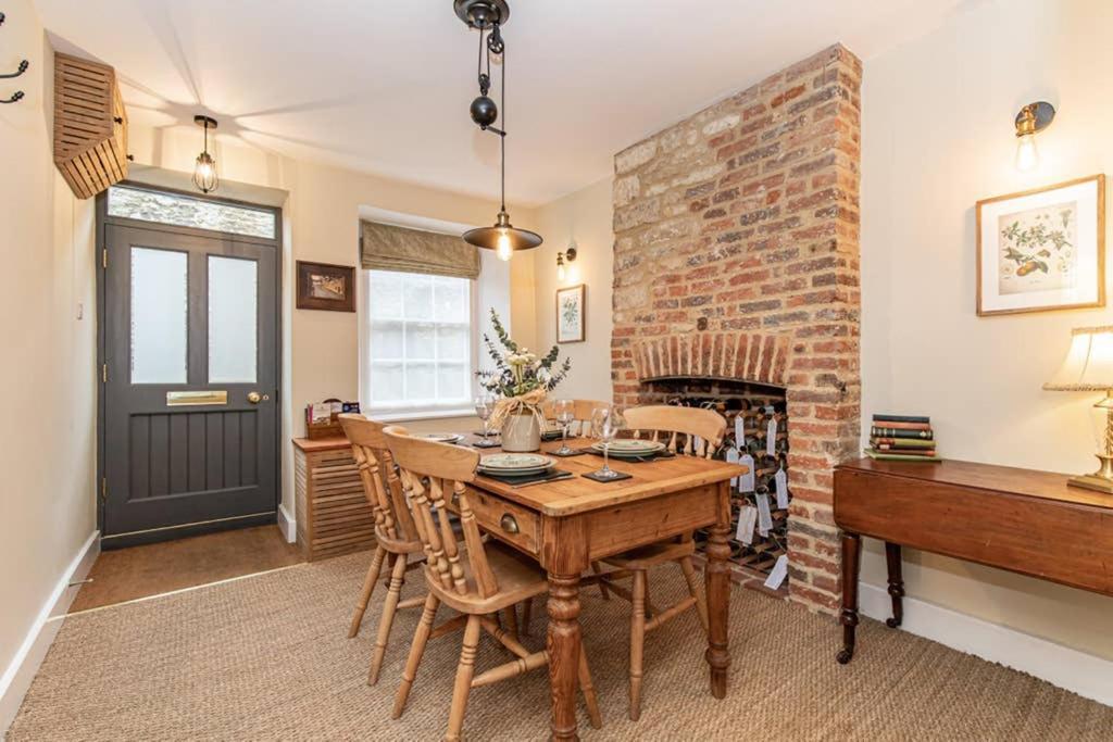Oxfordshire Living - The Bowler Hat Cottage - Woodstock Exterior photo